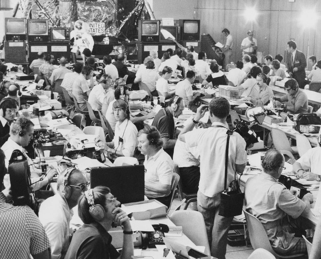 s75-32053 - the glory days of TV networks are over