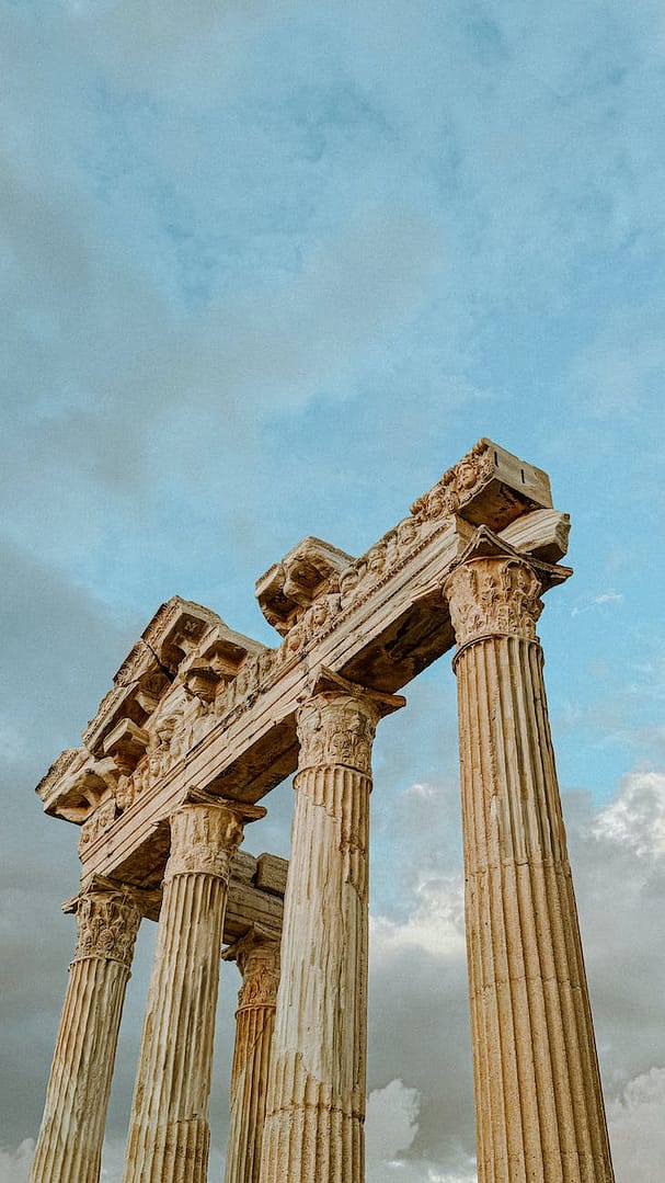 ancient ruins of apollon temple